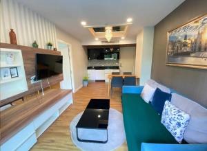 Dusit Grand Park 1, 2-Bedroom apartment with Forest View