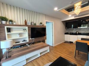 Dusit Grand Park 1, 2-Bedroom apartment with Forest View