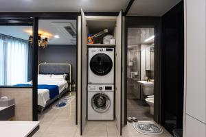 1 minute to the beach! Free parking! Sauna and gym