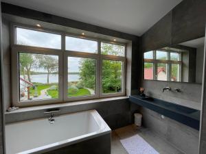 Bazien Luxe kamer bij Strand en Kreek natuur en veel faciliteiten