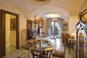 Suite room in Strand Hotel Delfini