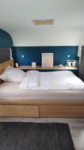 Wohnwagen auf Tierschutz Landhof inmitten der Natur