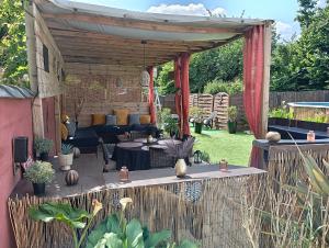 Maisons de vacances Maison cosy avec piscine et 2 chambres : photos des chambres