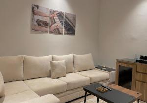 شقة انيقة غرفة وصالة بحي الياسمين دخول ذاتي Elegant Apartment in Yasmine District Room & Lounge