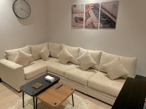 شقة انيقة غرفة وصالة بحي الياسمين دخول ذاتي Elegant Apartment in Yasmine District Room & Lounge