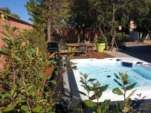 Logement indépendant pour 4ou 5 personnes, 2 chambres - Aureille