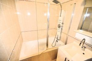 Spacious, Bright Apartment with Private Parking