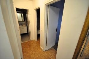 Spacious, Bright Apartment with Private Parking