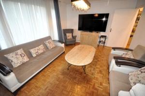 Spacious, Bright Apartment with Private Parking