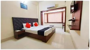 Hotel Bhagwat Near Temple - Nimāparha