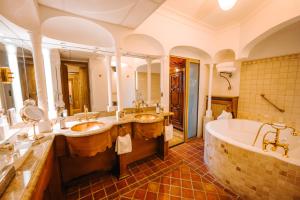 Hotels Les Violettes Hotel & Spa : photos des chambres