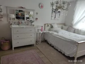 Romantischer Traum, Zimmer mit TV inkl Netflix super late check in möglich - Brake