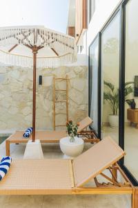 Canggu Private 2BR Pool Villa, High Ceilings, Designer Interior, 7 minutes Ride to the Beach