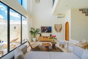 Canggu Private 2BR Pool Villa, High Ceilings, Designer Interior, 7 minutes Ride to the Beach