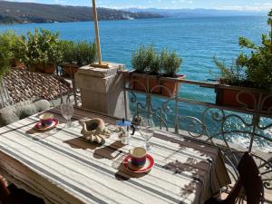 studio s balkonom 10 metara od mora