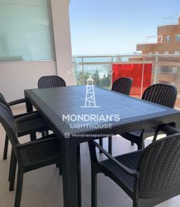 Mondrians Lighthouse