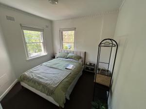 Spacious Art Deco Haven - 2 mins to Beach