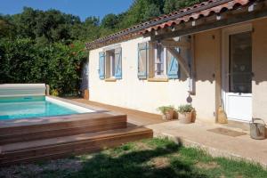 Maisons de vacances Petite maison avec piscine privee : photos des chambres