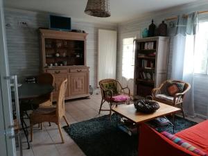 Maisons de vacances Petite maison avec piscine privee : photos des chambres
