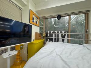 201, Atelier Seongsu Riverside Loft Cherry Blossom Road Han River airport bus