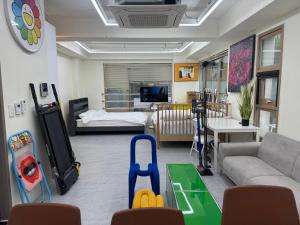 201, Atelier Seongsu Riverside Loft Cherry Blossom Road Han River airport bus