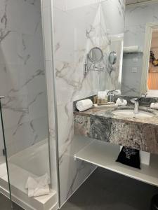 Hotels Maison LUTETIA R : Suite Junior