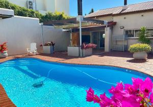 B Shocked Manor - Lux Suites