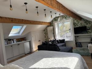 Chalfont - Brownhill loft apartment