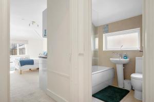 Stylish Private Room and Ensuite Near The Oval