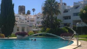 Iso parveke merenrannassa 102