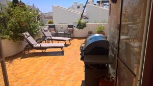 Iso parveke merenrannassa 102