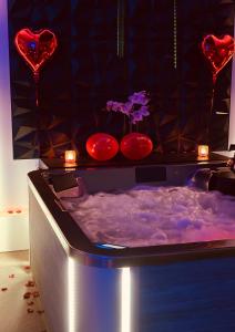 Escapade Romantique Jacuzzi & Sauna Privés