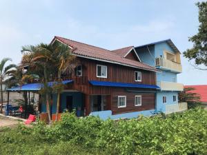 Ripples Guesthouse and Sky Bar