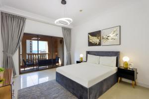 Palm Escape 1BR Steps to Beach & Nakheel Mall