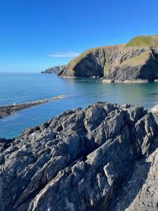 Bryntivy - a cheerful stone cottage close to beach