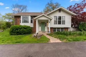 Spacious Retreat with Serene Garden Sleeps up to Eleven - 伯克利