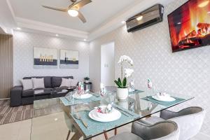 Cozy City Center 2BD Condo,