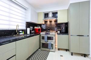 Cozy City Center 2BD Condo,