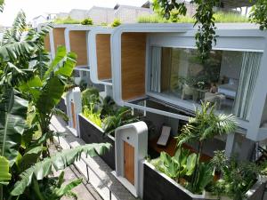 Aura Umalas - Futuristic 2BR Rooftop Villa with Green Views
