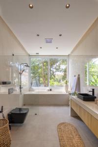 Aura Umalas - Futuristic 2BR Rooftop Villa with Green Views