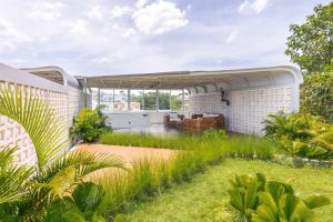 Aura Umalas - Futuristic 2BR Rooftop Villa with Green Views