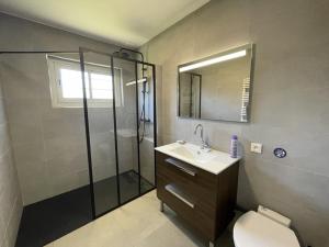 Villas Villa spacieuse pour 9 pers, a 5 min de la plage, jardin, BBQ, wifi, parking, parfait pour familles/amis - FR-1-379-149 : photos des chambres