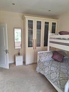 Quiet & Bright Room