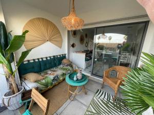 Studio with balcony in Antibes with AC