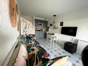 Studio with balcony in Antibes with AC