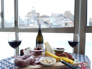 Miraglia 28 apartment