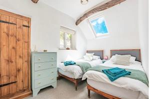 Cosy Cromford village cottage