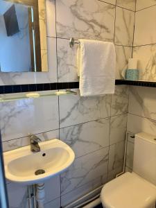 Hotels Hotel Des Fontaines : Chambre Double