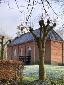Achter de kerk