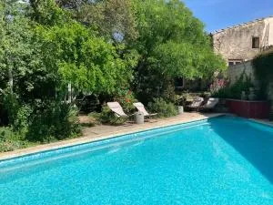 Village house with pool 8 minutes from Uzès - 圣维克托德乌勒
